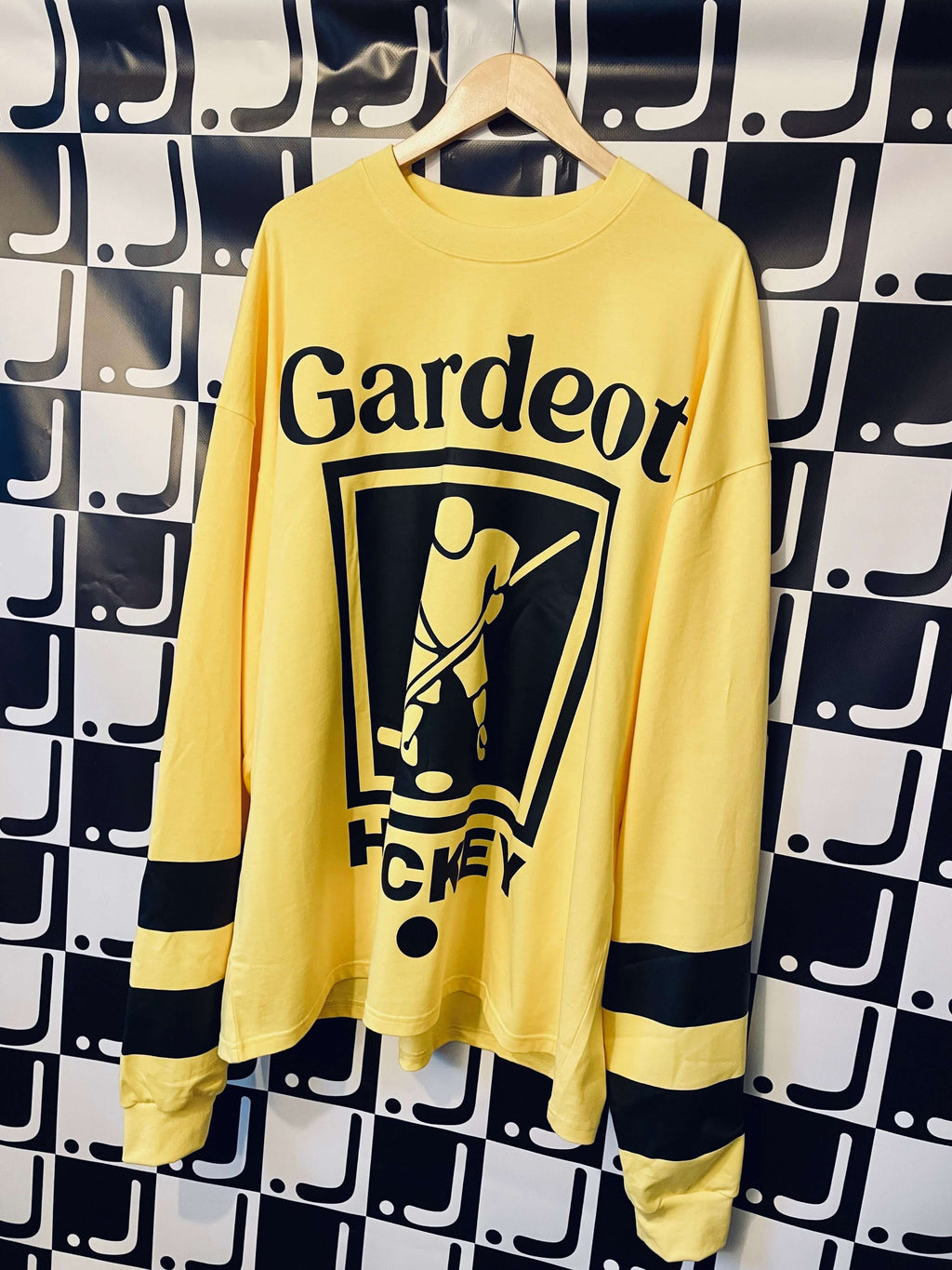 Gardeot hockey inspired longsleeve shirt with minimalist design