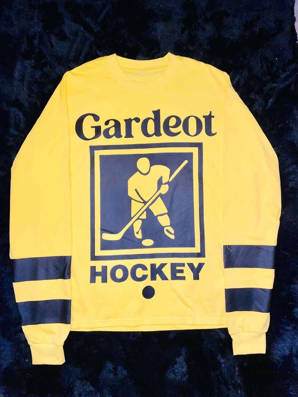 Gardeot hockey inspired longsleeve shirt with minimalist design