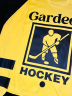 Gardeot hockey inspired longsleeve shirt with minimalist design